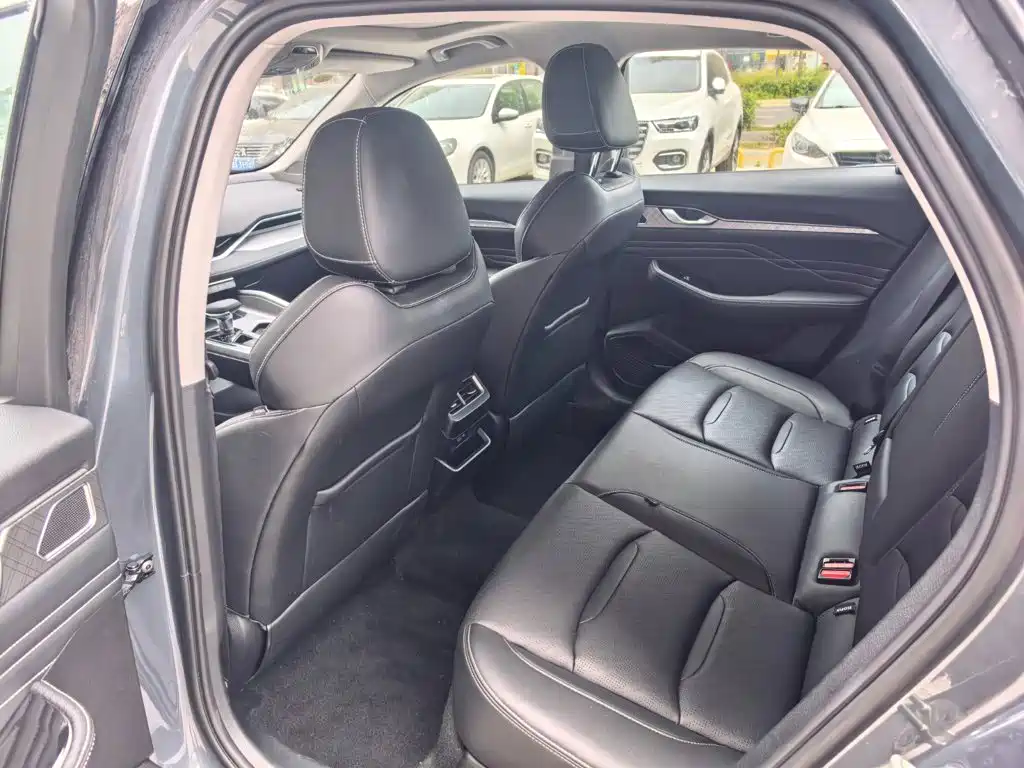 Фото 8 - Geely Preface
