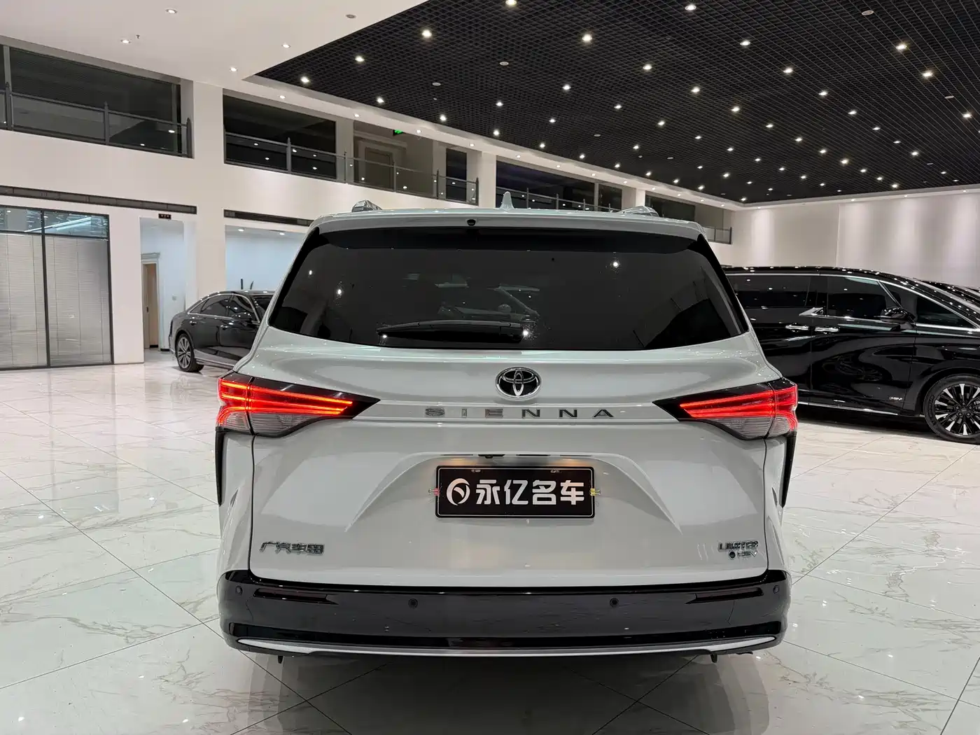 Toyota Sienna 2024 2.5L Hybrid Comfort Edition фото 11