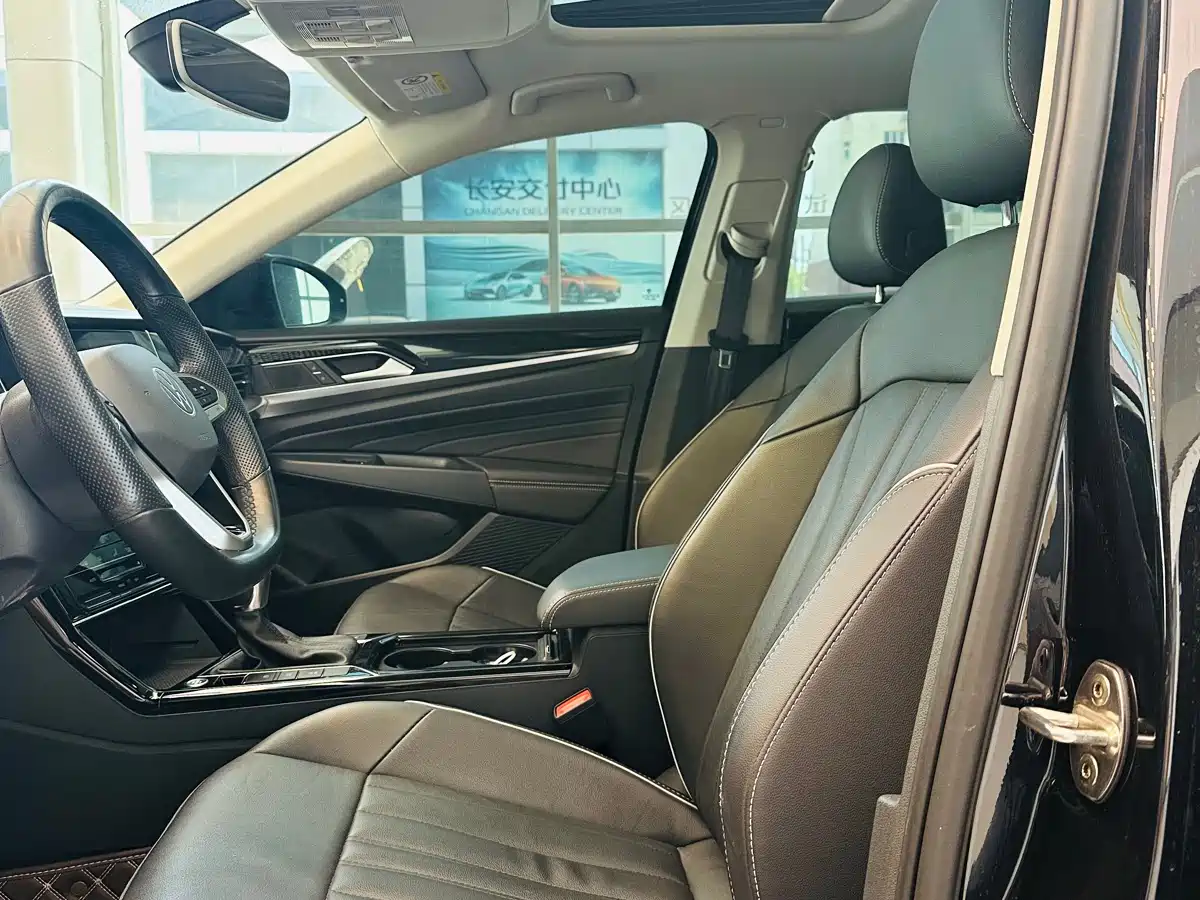 Volkswagen Passat 2022 280TSI Elite Edition фото 9