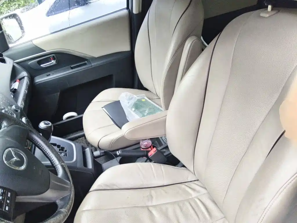 Mazda Mazda5 2014 2013 2.0L Automatic Luxury