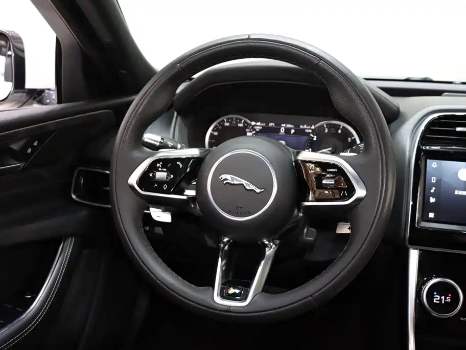 Jaguar XEL, миниатюра 13