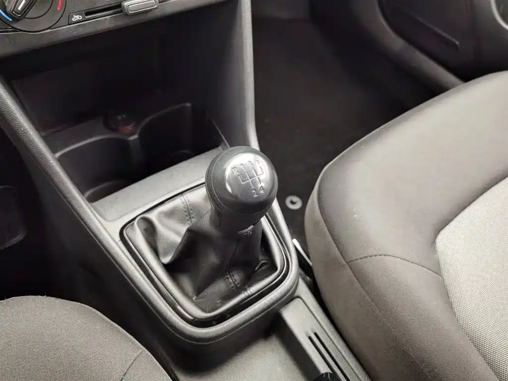 Volkswagen Jetta 2015 Value Edition 1.6L Manual Fashion фото 13