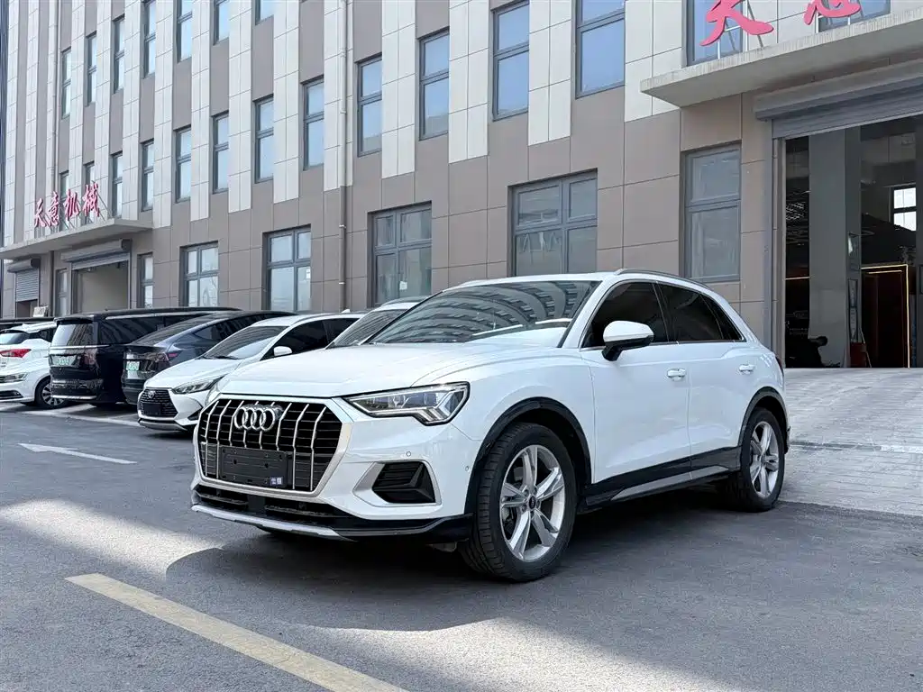 Audi Q3 2023 35 TFSI Fashion Dynamic (1.4T)
