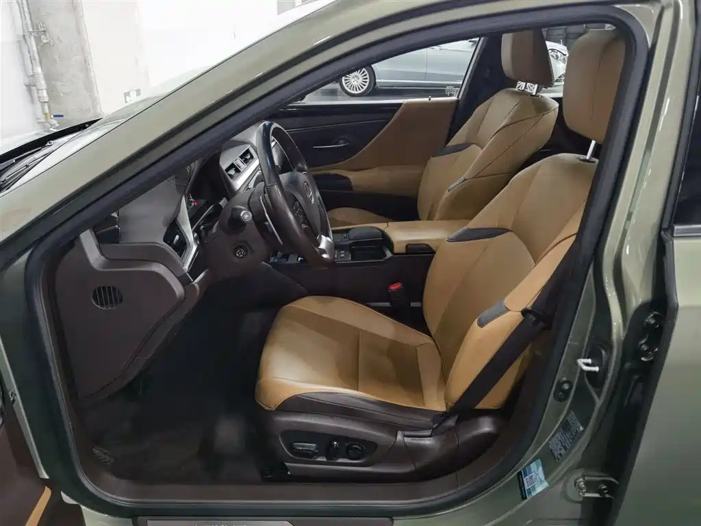 Lexus ES 2020 200 Excellence фото 10