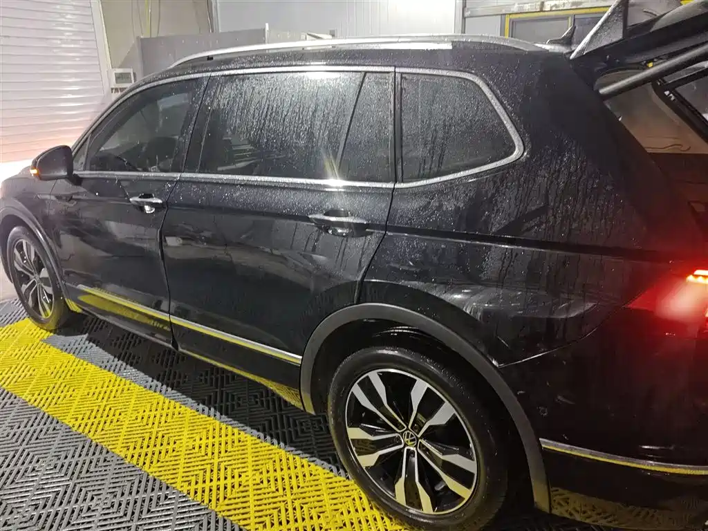 Volkswagen Tiguan L 2024 330TSI Automatic 2WD R-Line Premium Enjoyment Edition фото 4
