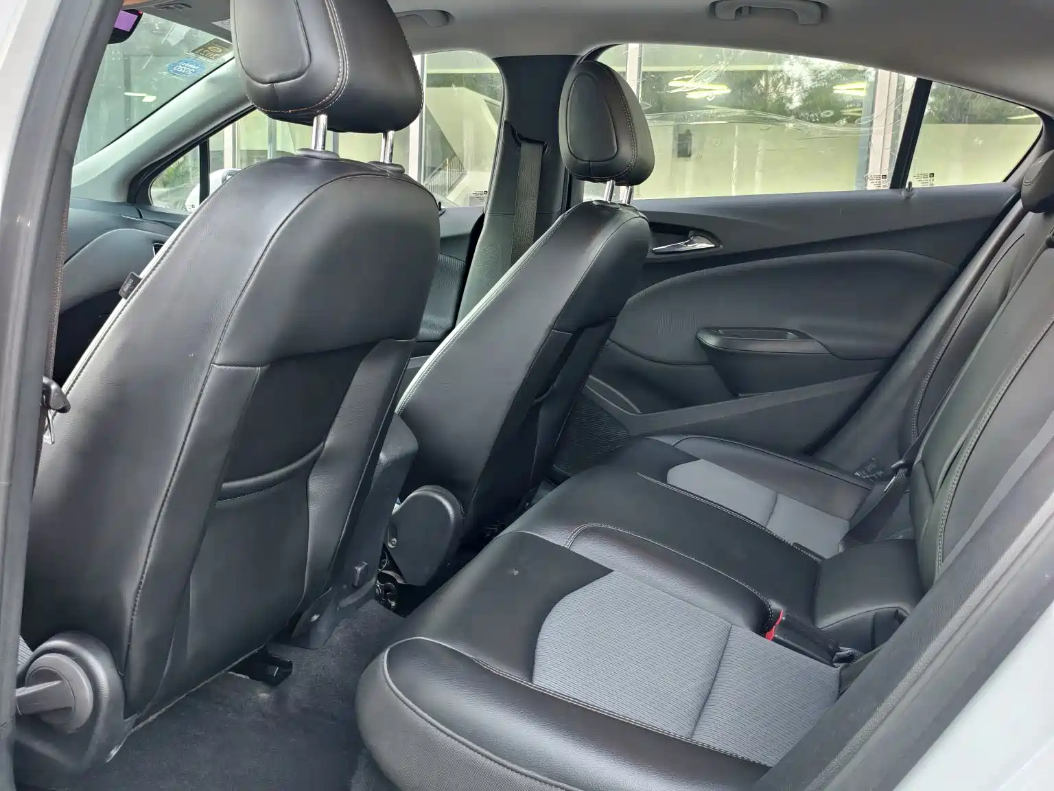 Photo 5 - Chevrolet Cruze