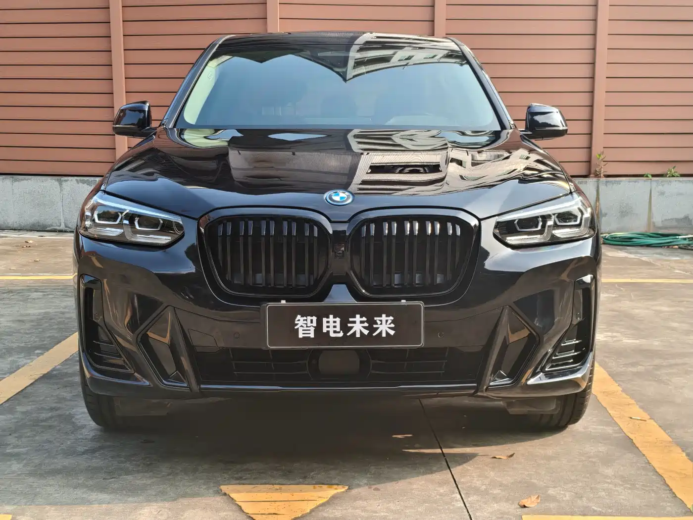 BMW iX3 2024 Leading Edition фото 2