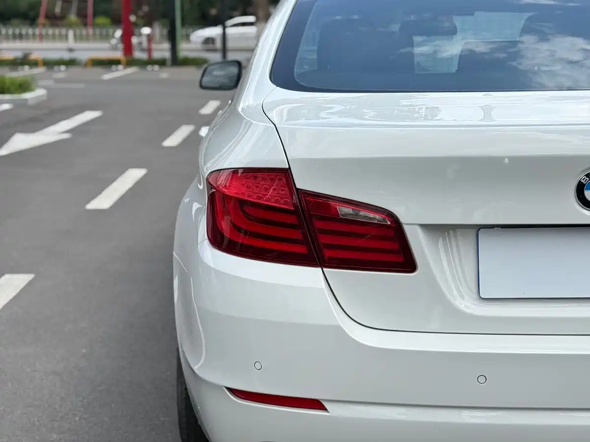 BMW 5 Series 2012 523Li Luxury фото 13