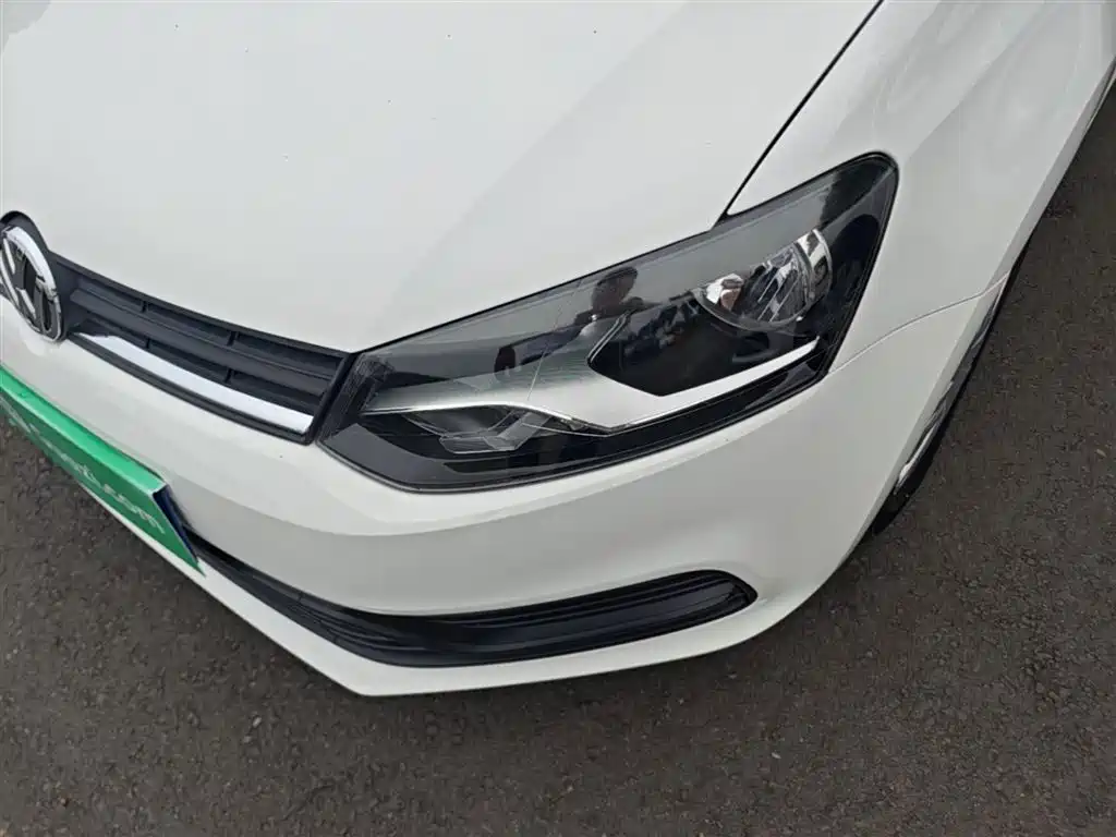 Volkswagen Polo 2014 1.4L Manual Trend Edition фото 24