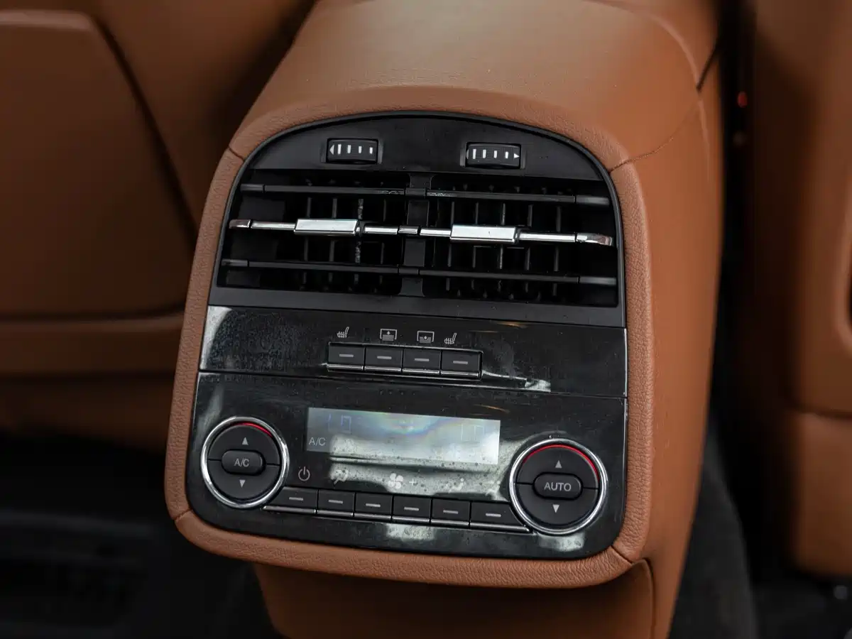 Фото 22 - Maserati Quattroporte