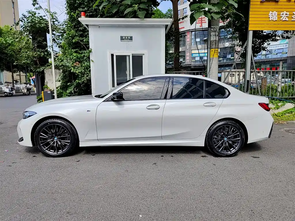 BMW 3 Series 2023 330i M Sport Shadow Edition фото 3