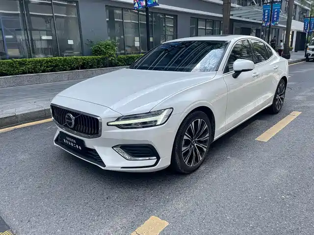 Volvo S60 2024 B4 Inscription Luxury Edition — фото 1