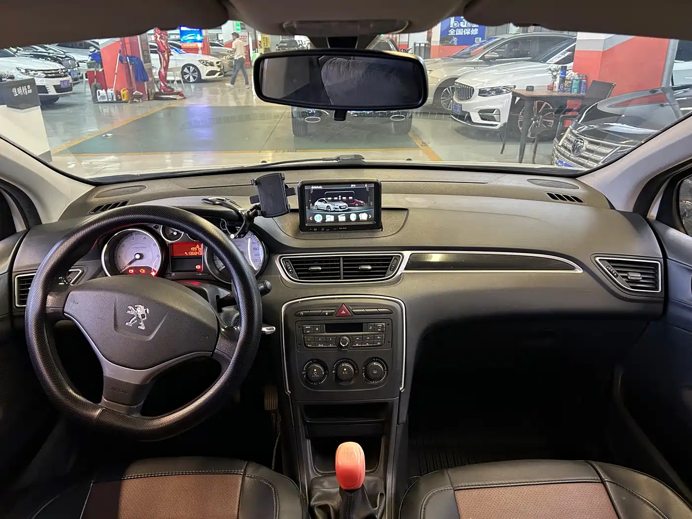 Peugeot 308 2014 Model Joy Edition Classic 1.6L Manual Superior Style фото 8