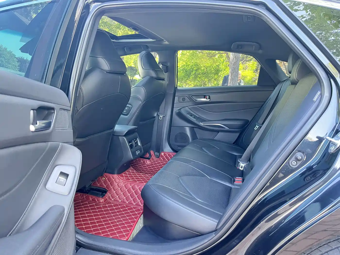 Toyota Avalon 2023 Hybrid 2.5L Luxury Edition фото 6