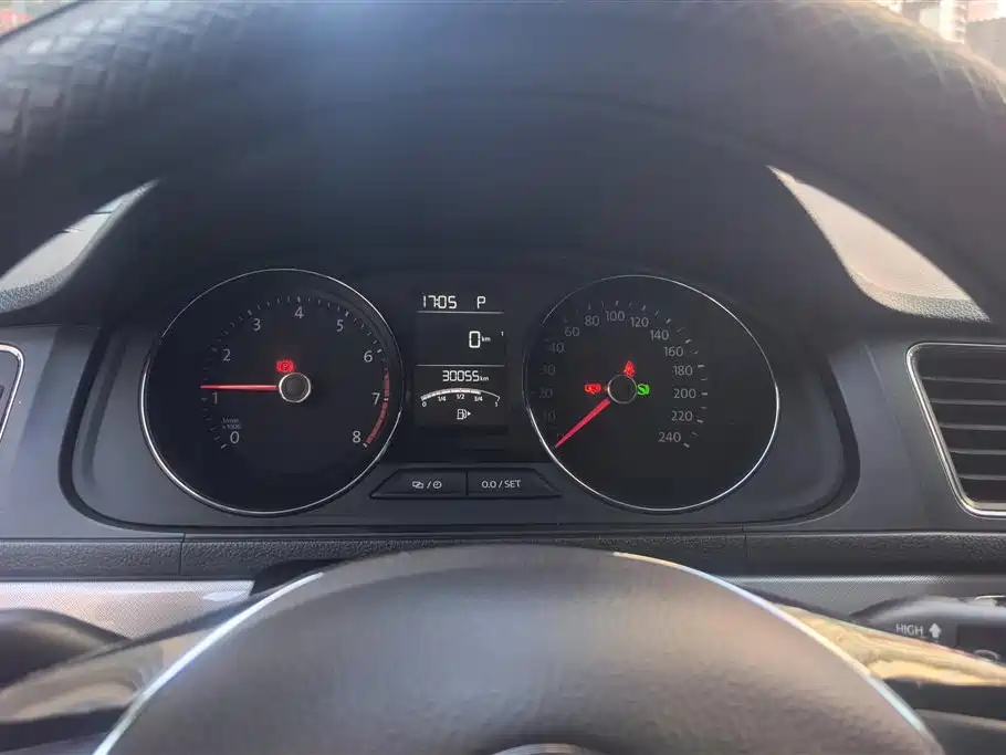 Volkswagen Lavida 2017 1.6L Automatic Comfort Edition фото 14