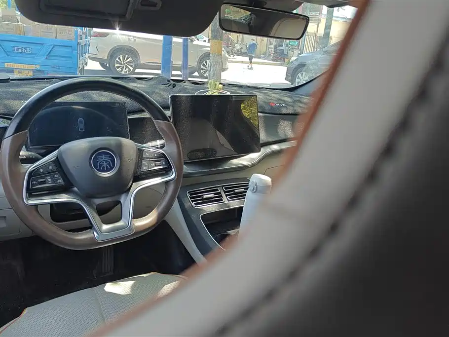BYD Qin PLUS 2023 Champion Edition DM-i 120KM Excellence фото 12