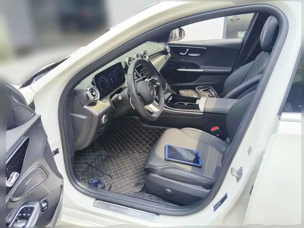 Photo 8 - Mercedes-Benz C-Class