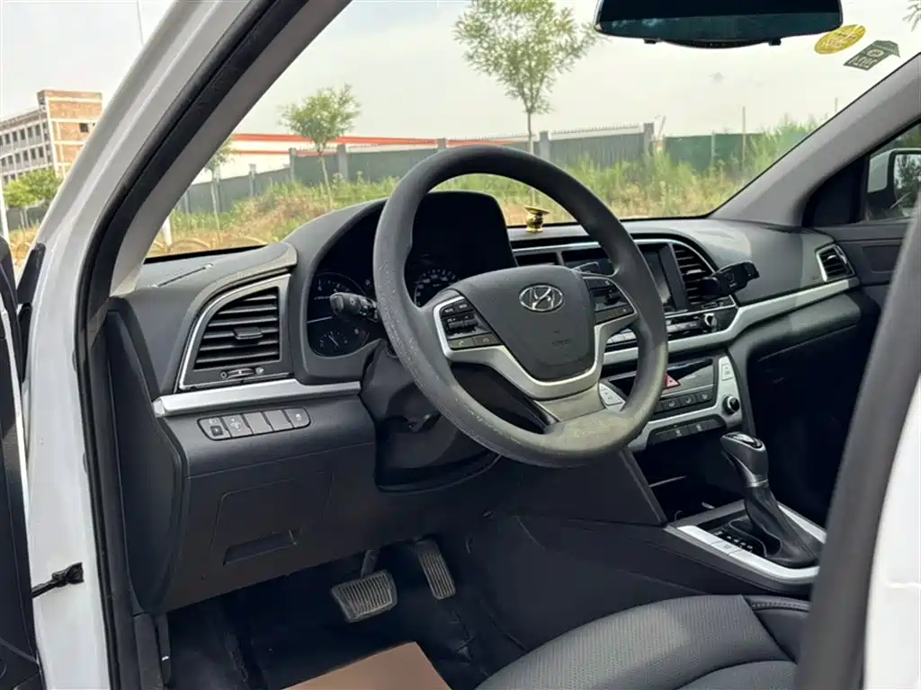 Hyundai Elantra 2016 Model 1.6L Automatic Smart Elite фото 20