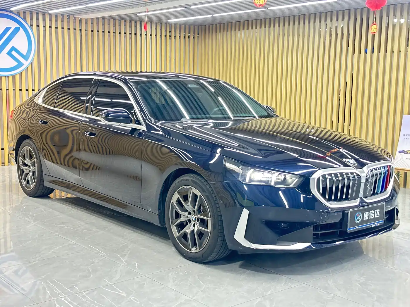 BMW 5 Series 2024 530Li Leading Model Luxury Package фото 3