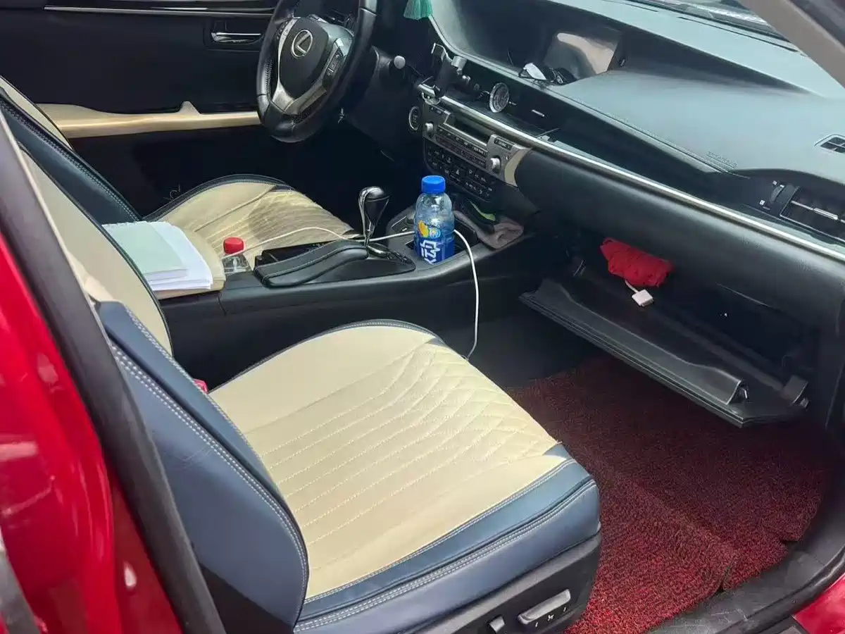 Фото 3 - Lexus ES