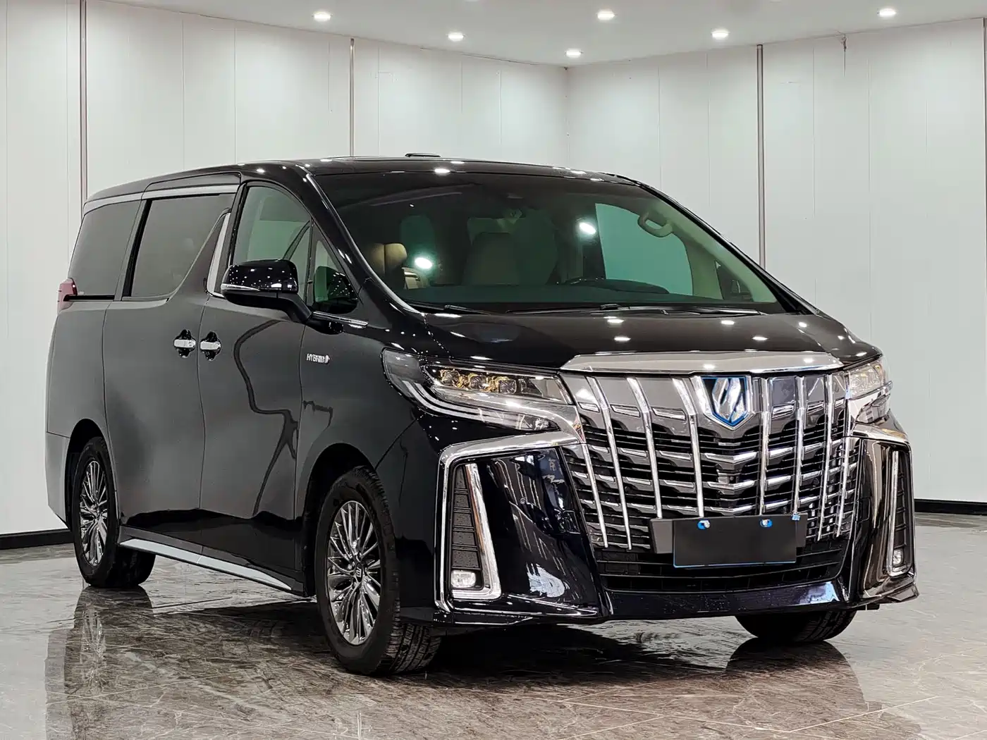 Toyota Vellfire 2019 Hybrid 2.5L HV Premium Edition фото 2