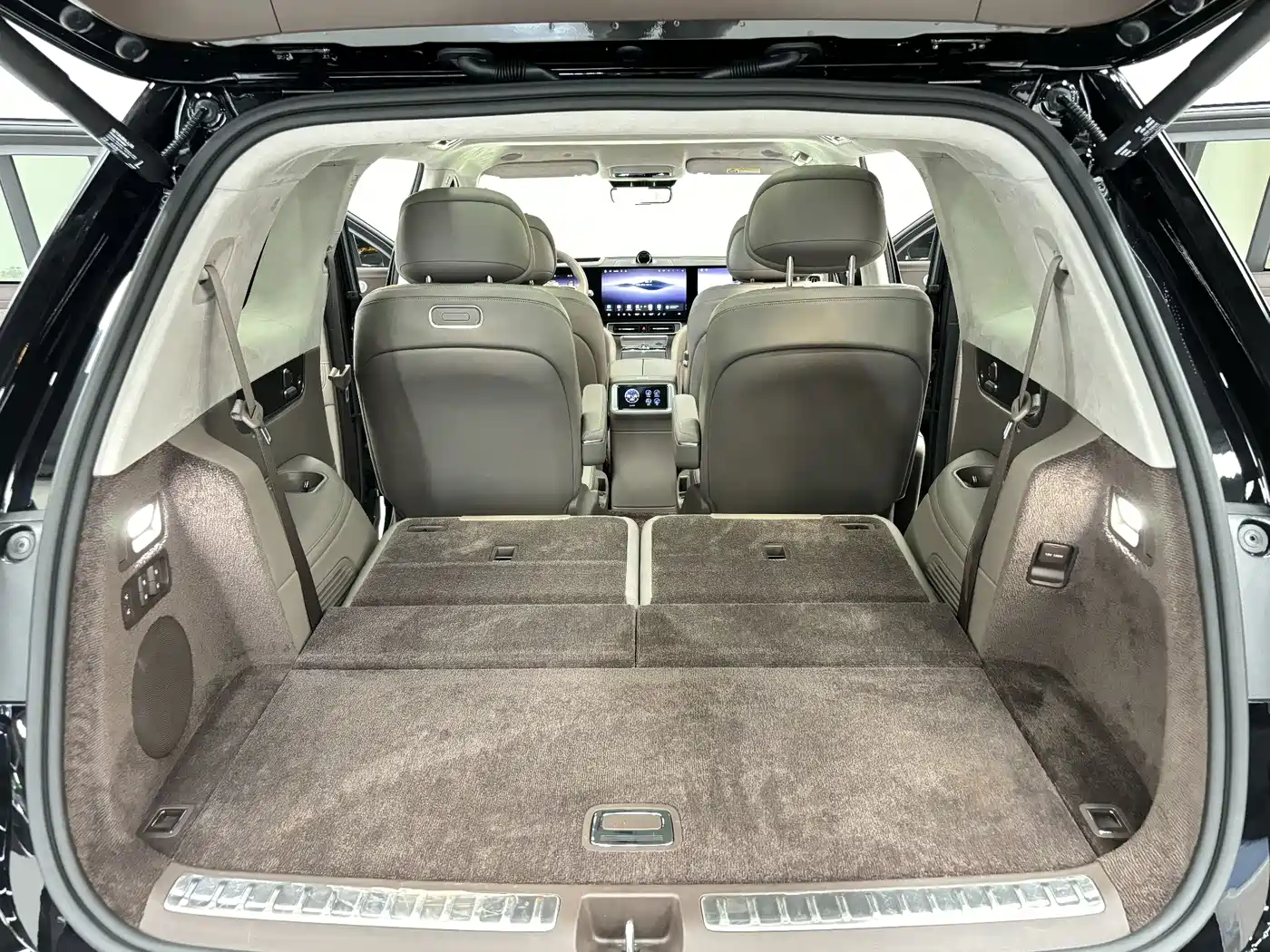 AITO Wenjie AITO M9 2025 Extended Range Max 52kWh 6-Seater фото 10