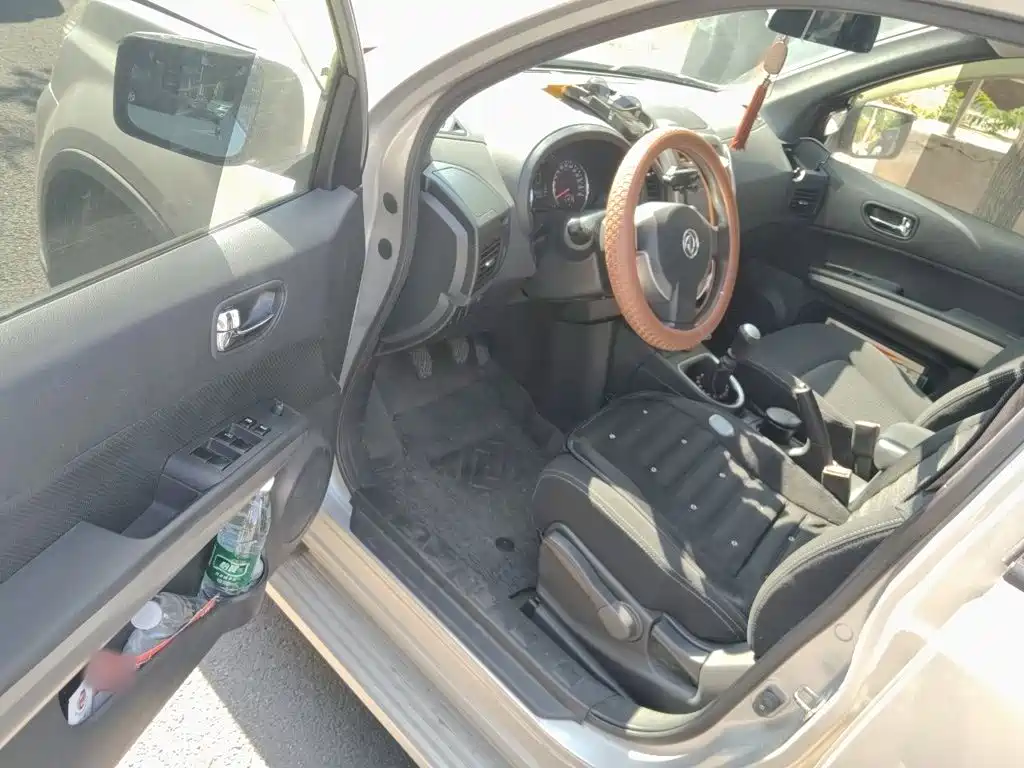 Dongfeng Fengdu MX6 2015 2015 2.0L Manual 2WD Navigator Edition