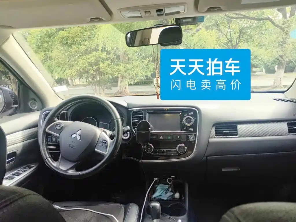 Mitsubishi Outlander (Import) 2015 2014 2.4L 4WD Luxury Value Edition 5-seater