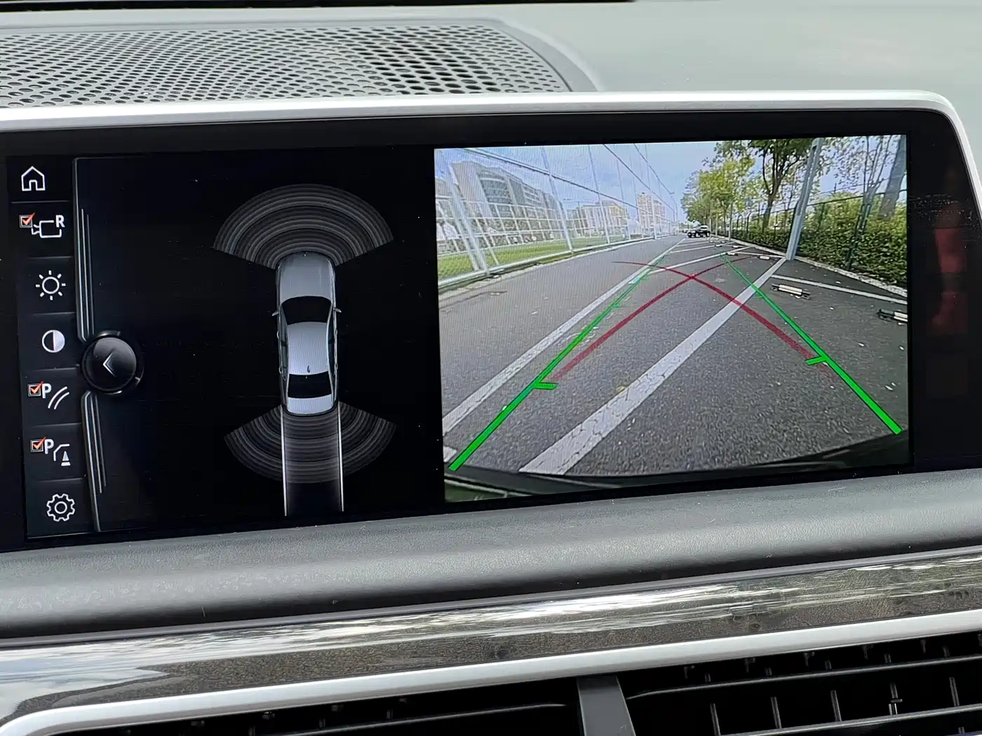 BMW 7 Series 2017 740Li Leading Edition фото 29