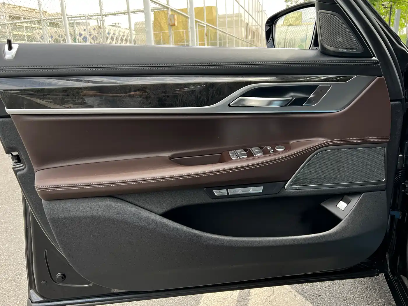 BMW 7 Series 2017 740Li Leading Edition фото 24