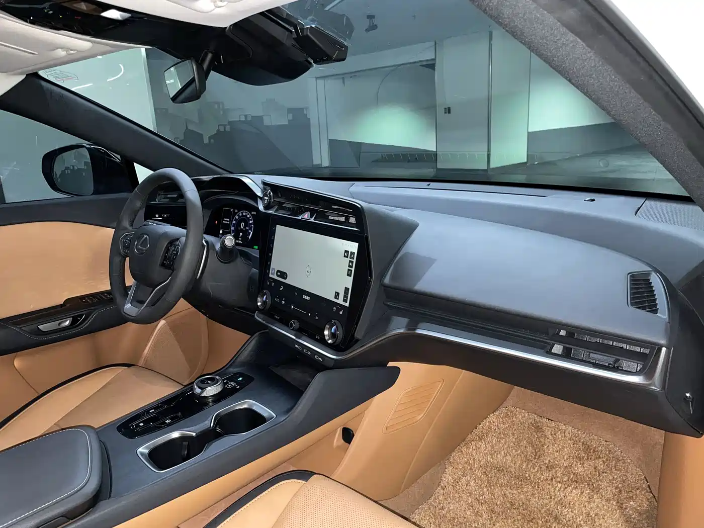 Lexus RZ 2023 450e 4WD Deluxe фото 18