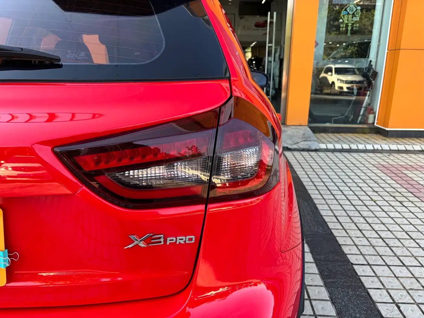 Фото 32 - Geely Vision X3