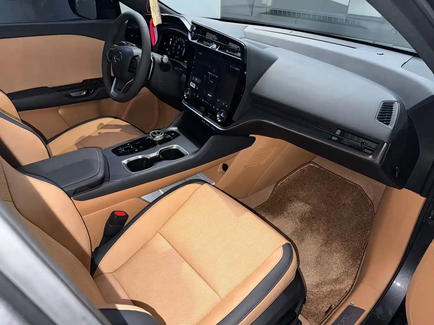 Lexus RZ 2023 450e 4WD Deluxe фото 13