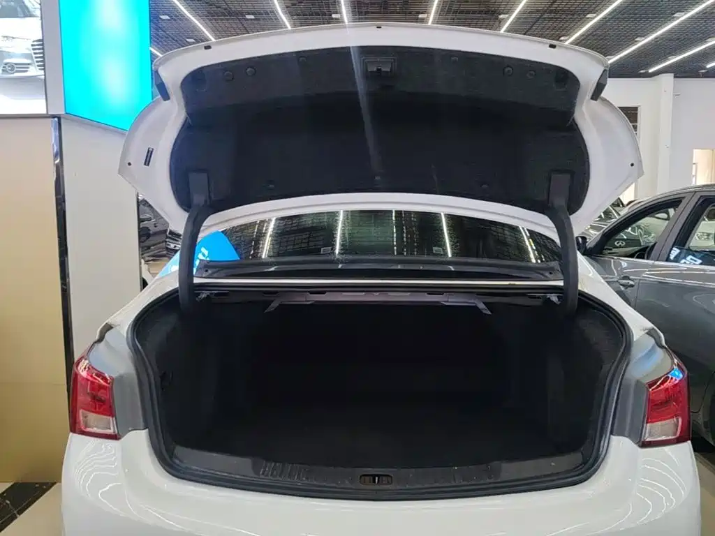 Фото 19 - Buick Verano