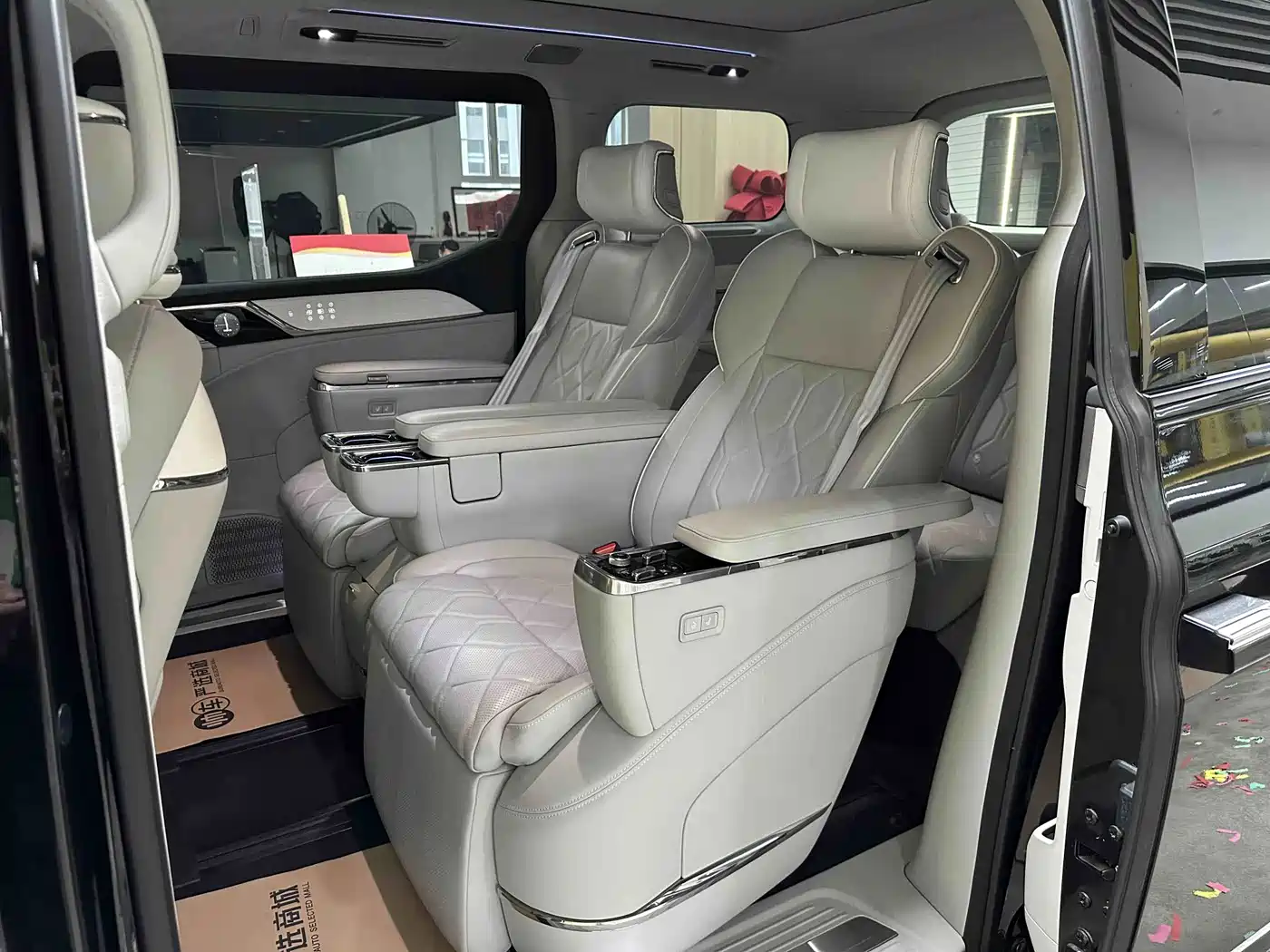 Volvo EM90 2024 2025 Ultra Six-Seater