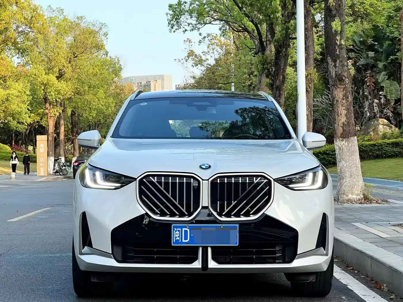 BMW X3 2025 xDrive30L Premium Model M Sport Black Package фото 2