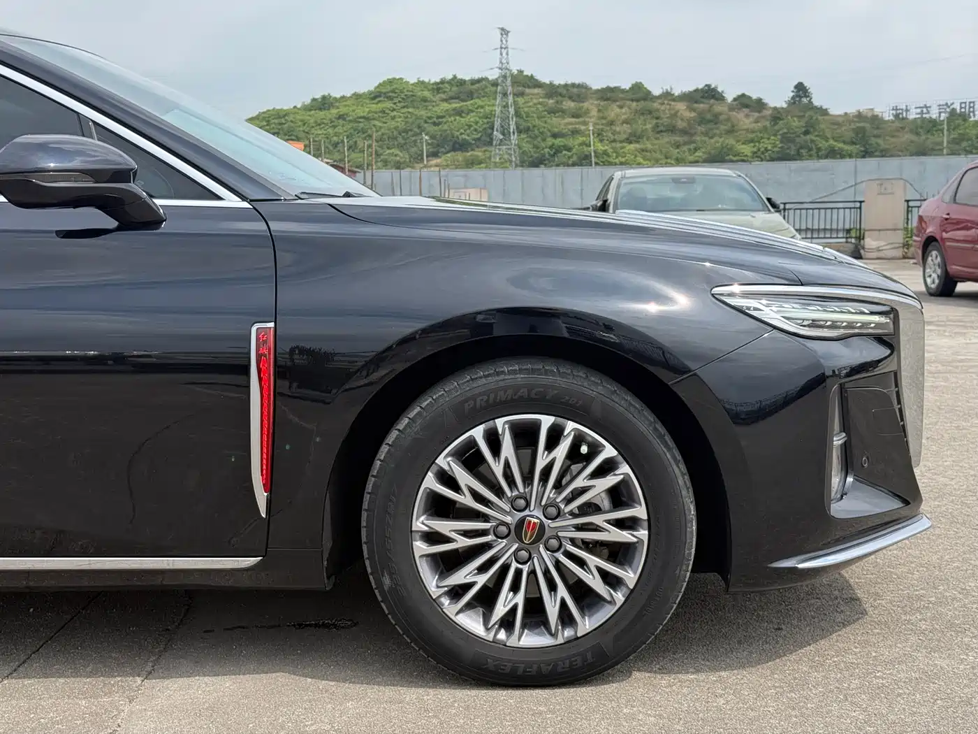 Hongqi H5 2024 1.5T DCT Smart Connect Flag Joy Edition фото 4