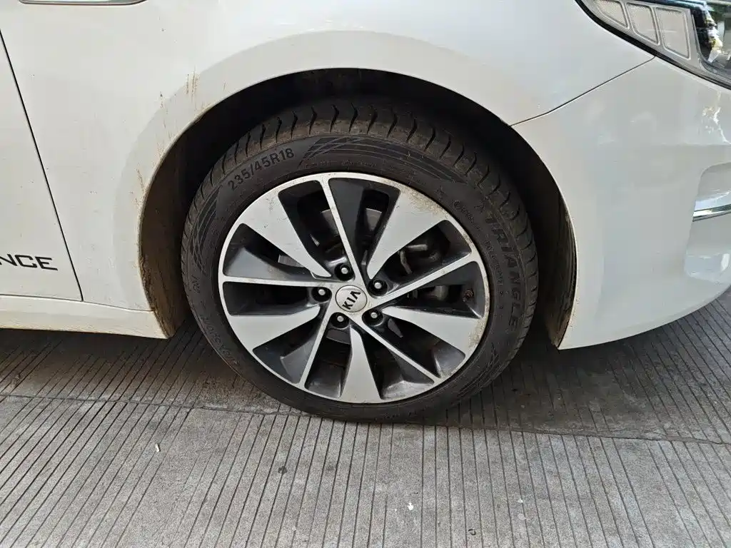 Photo 8 - Kia K5
