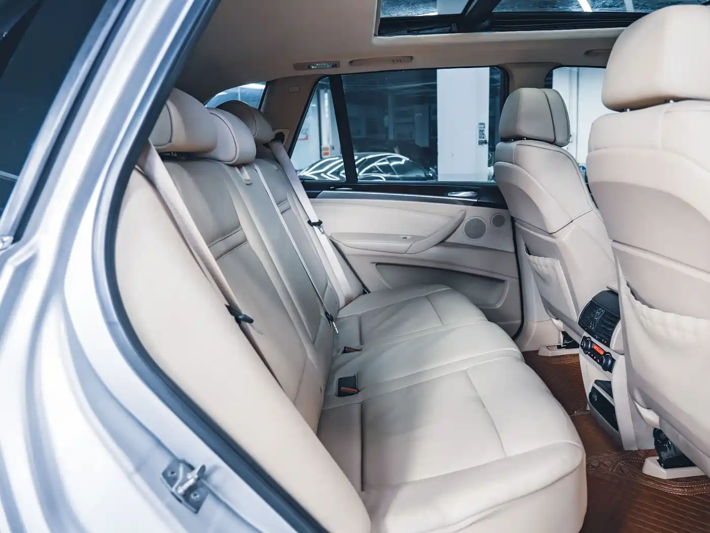 BMW X5 (Import) 2011 xDrive50i Leading Edition фото 11
