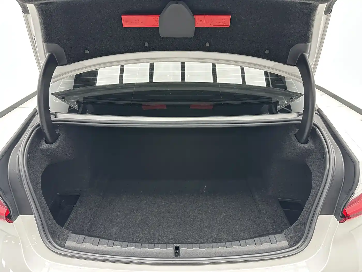 BMW 3 Series 2023 320Li M Sport Package фото 16