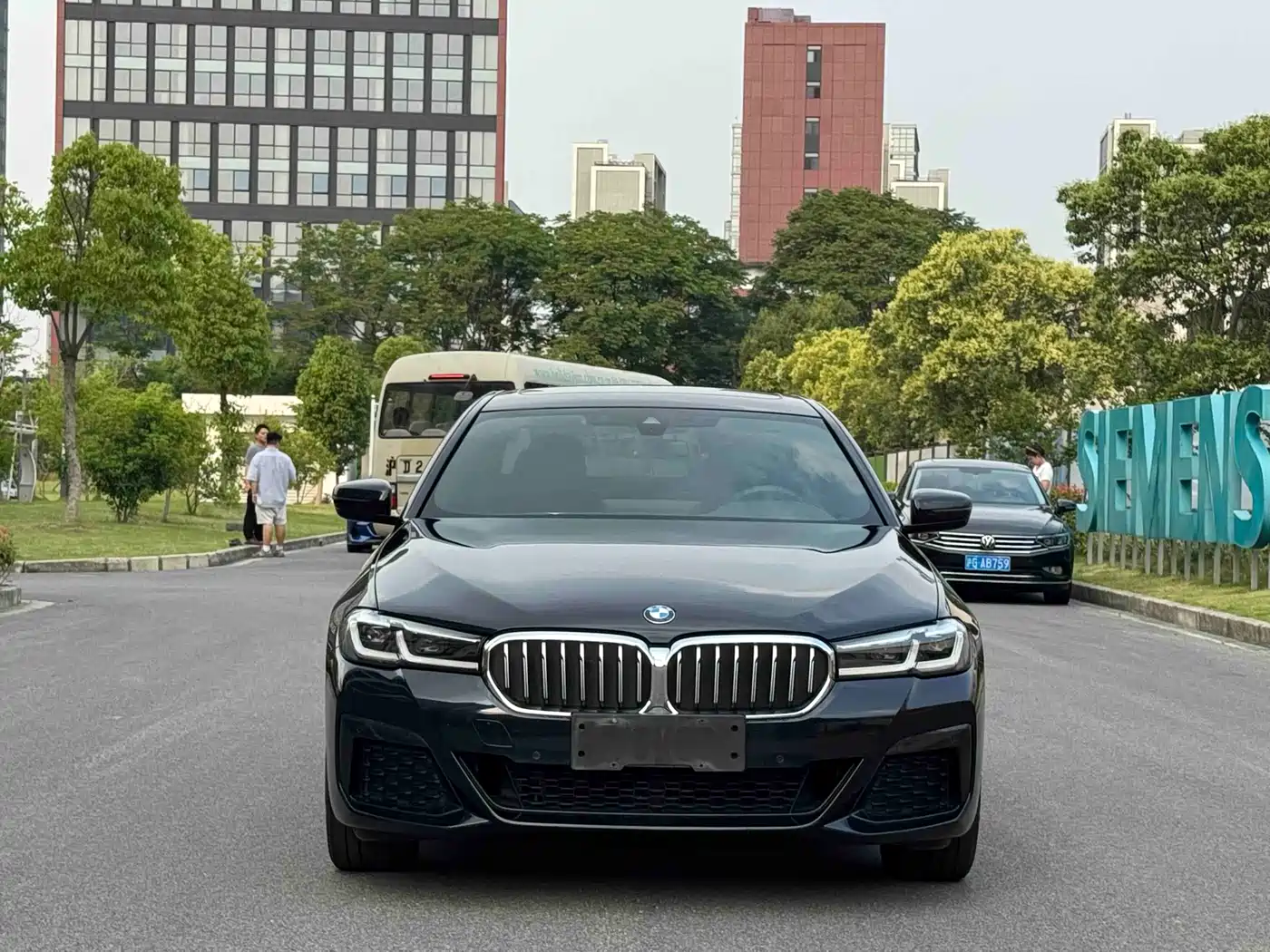 BMW 5 Series 2023 530Li Leading M Sport Package фото 2