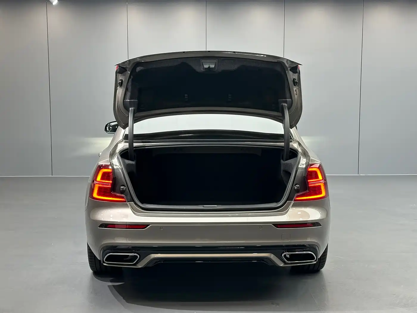 Volvo S60 Plug-in Hybrid 2021 2021 T8 Twin Engine AWD R-Design Sport Edition