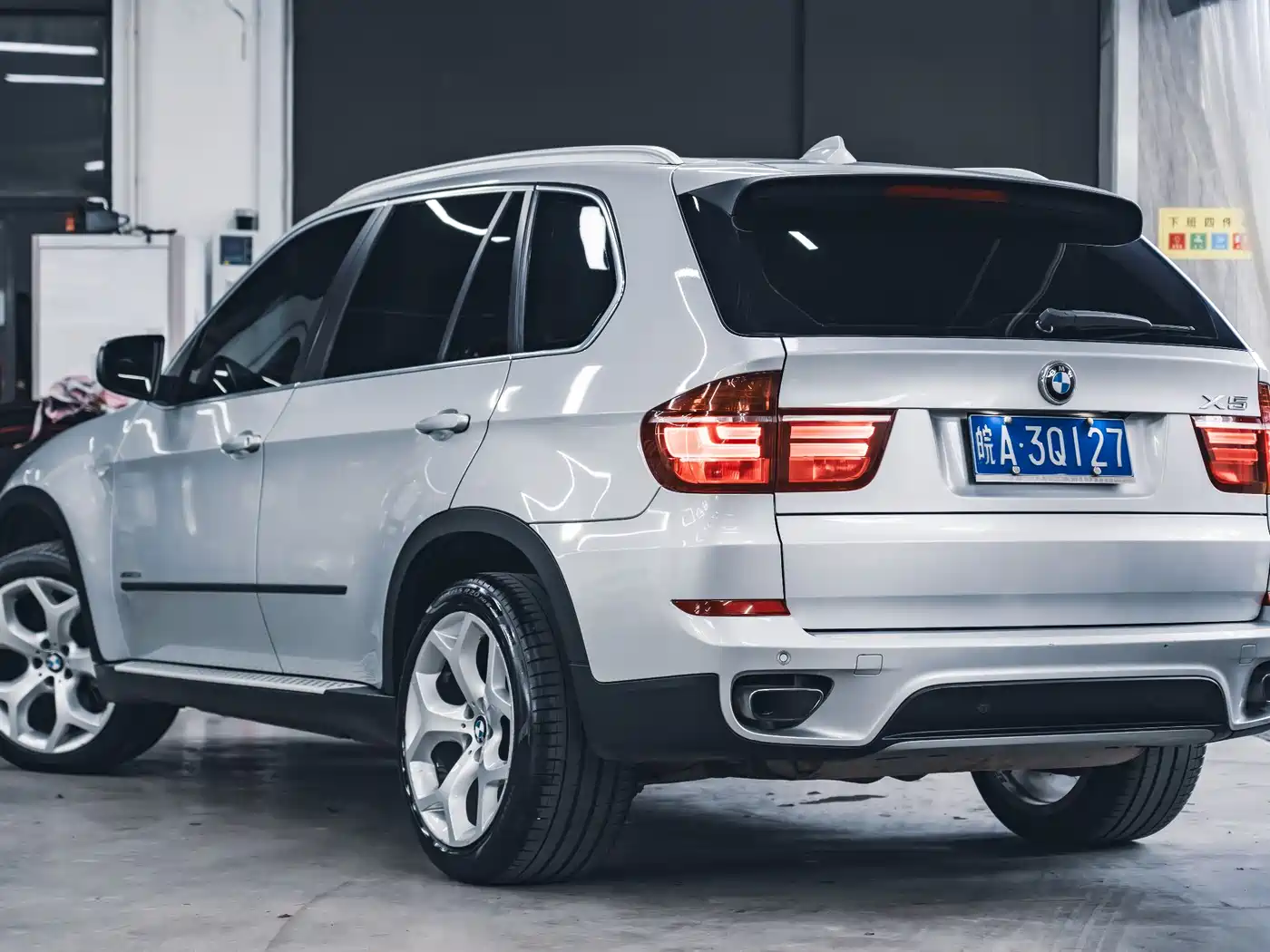 BMW X5 (Import) 2011 xDrive50i Leading Edition фото 5
