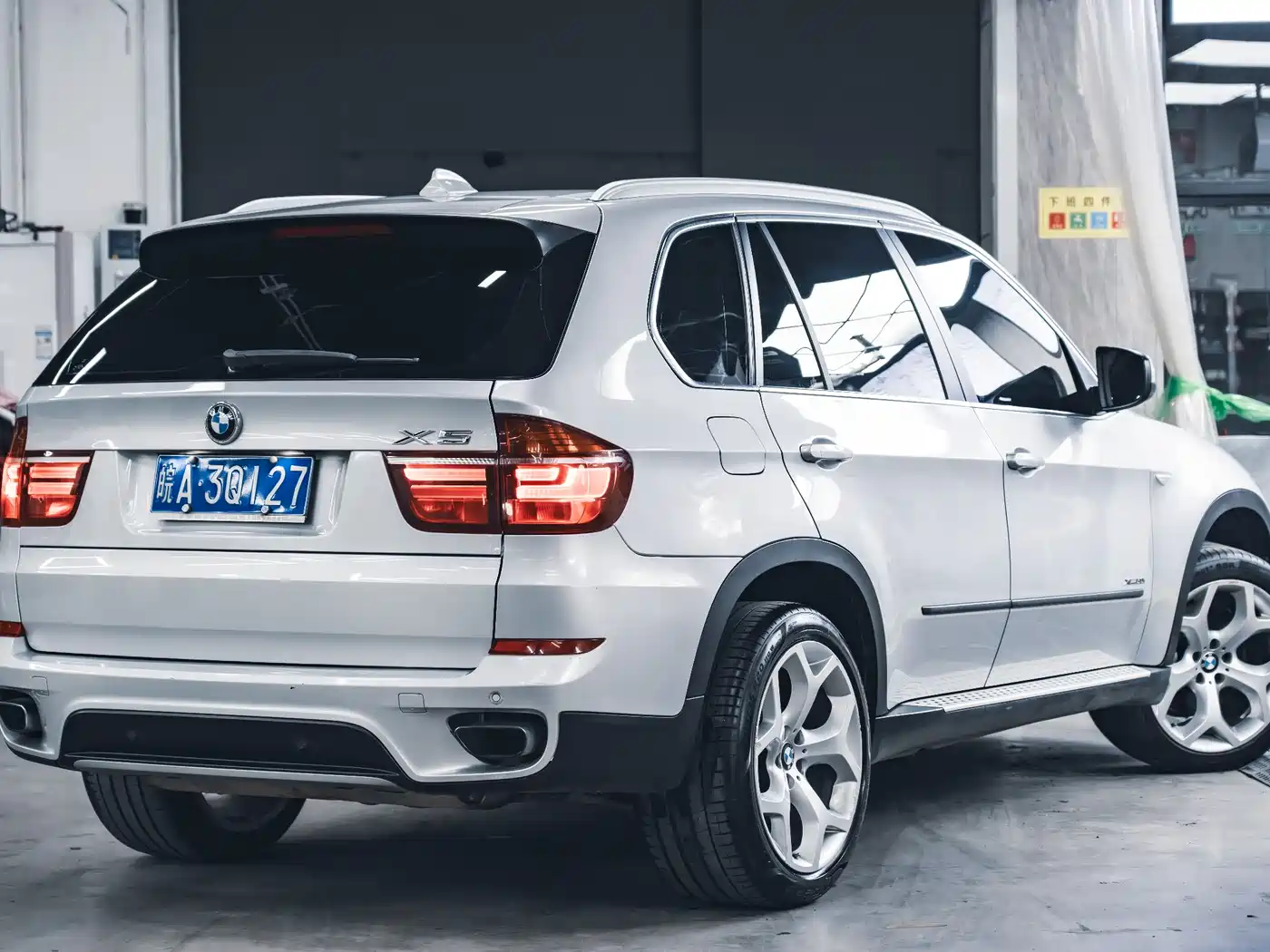 BMW X5 (Import) 2011 xDrive50i Leading Edition фото 14