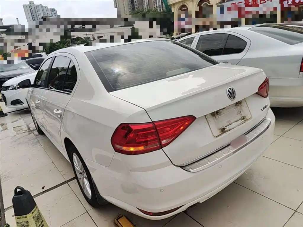 Volkswagen Lavida 2015 1.6L Automatic Comfort Edition фото 5