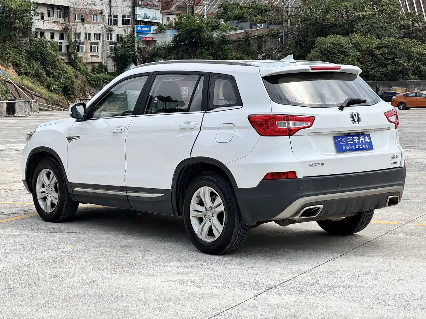 Фото 6 - Changan CS75