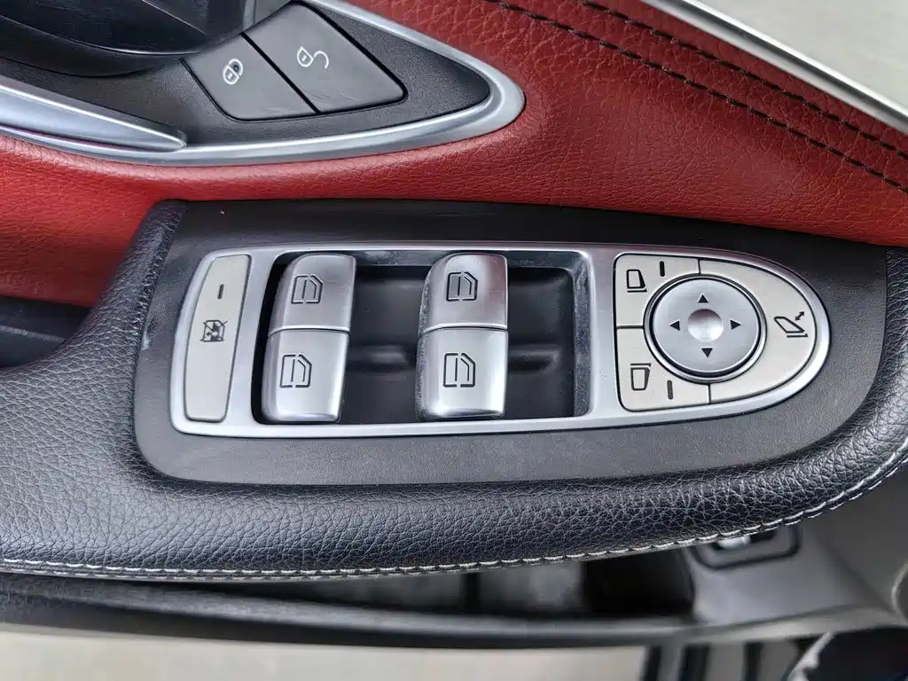 Фото 9 - Mercedes-Benz C-Class