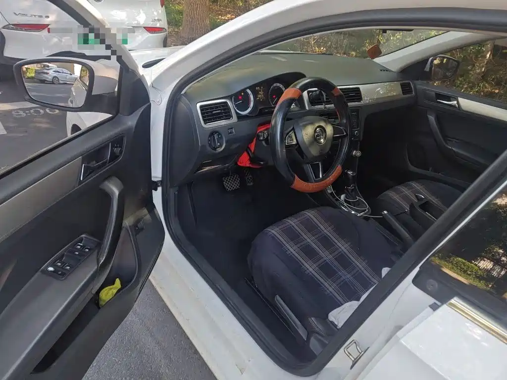 صورة 17 - Škoda Rapid