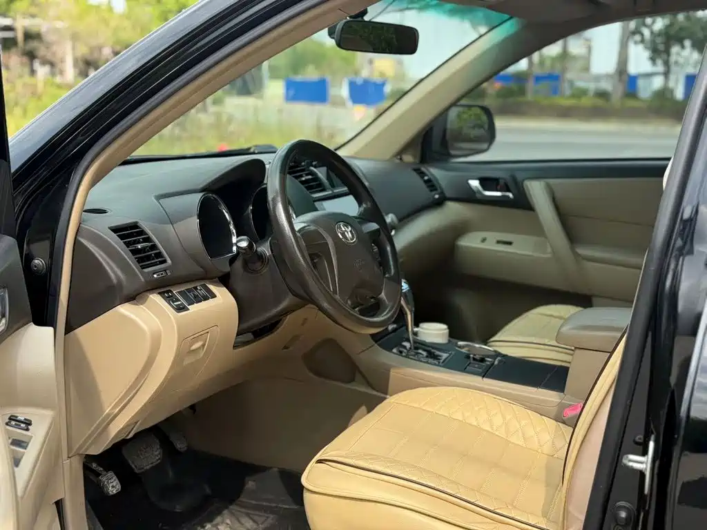 Photo 6 - Toyota Highlander