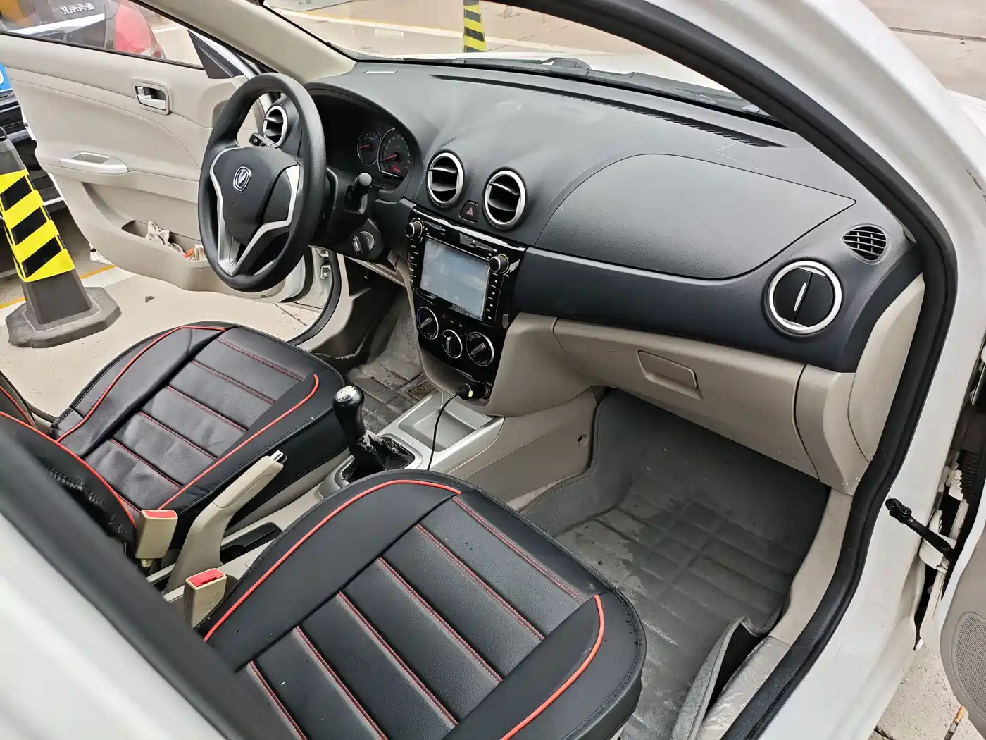 Фото 8 - Changan Yuexiang V3